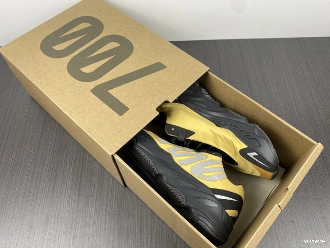 Boost Flux' MNVN GZ0717 'Honey 700 Yeezy 0917